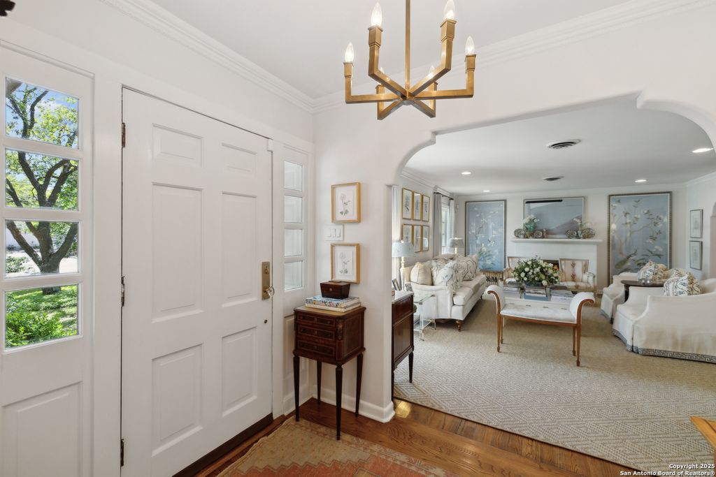 Photo of 643 Terrell Rd, Terrell Hills, TX 78209 (MLS # 1858689)