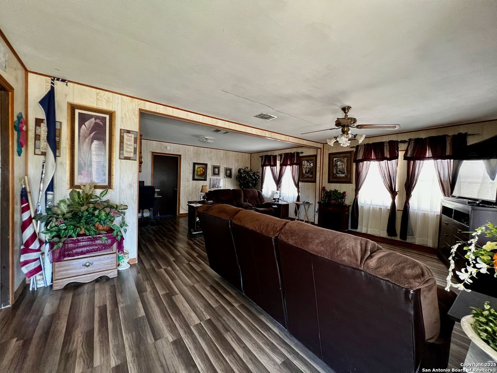 Photo of 110 Renfro, Devine, TX 78016 (MLS # 1887176)