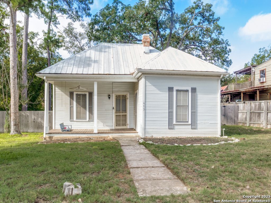 Photo of 413 E College St, Fredericksburg, TX 78624 (MLS # 1912199)