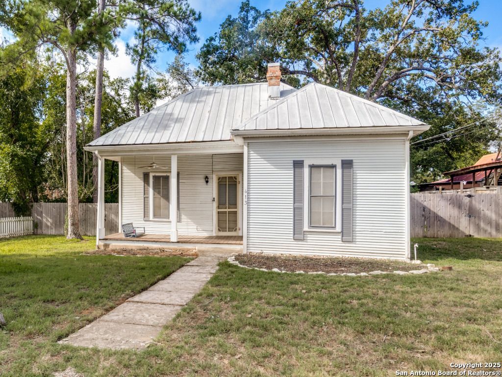 Photo of 413 E College St, Fredericksburg, TX 78624 (MLS # 1912199)