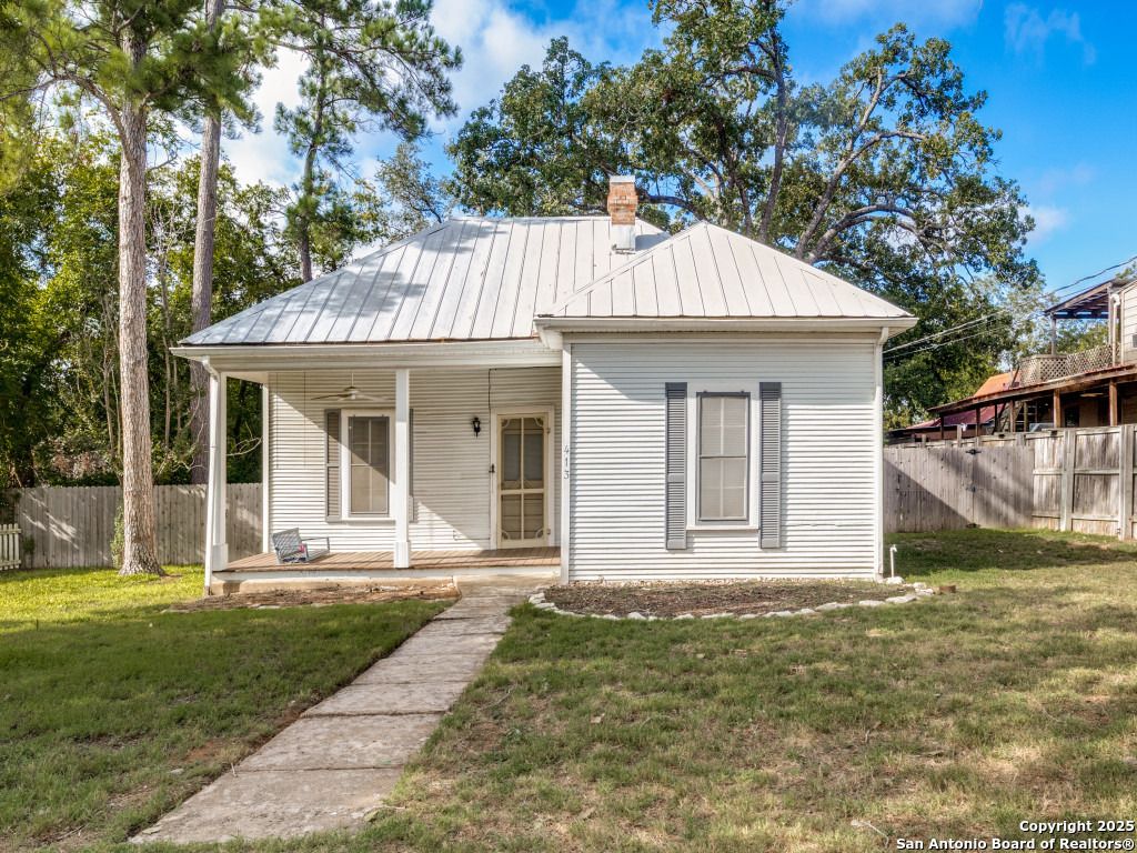 Photo of 413 E College St, Fredericksburg, TX 78624 (MLS # 1912199)