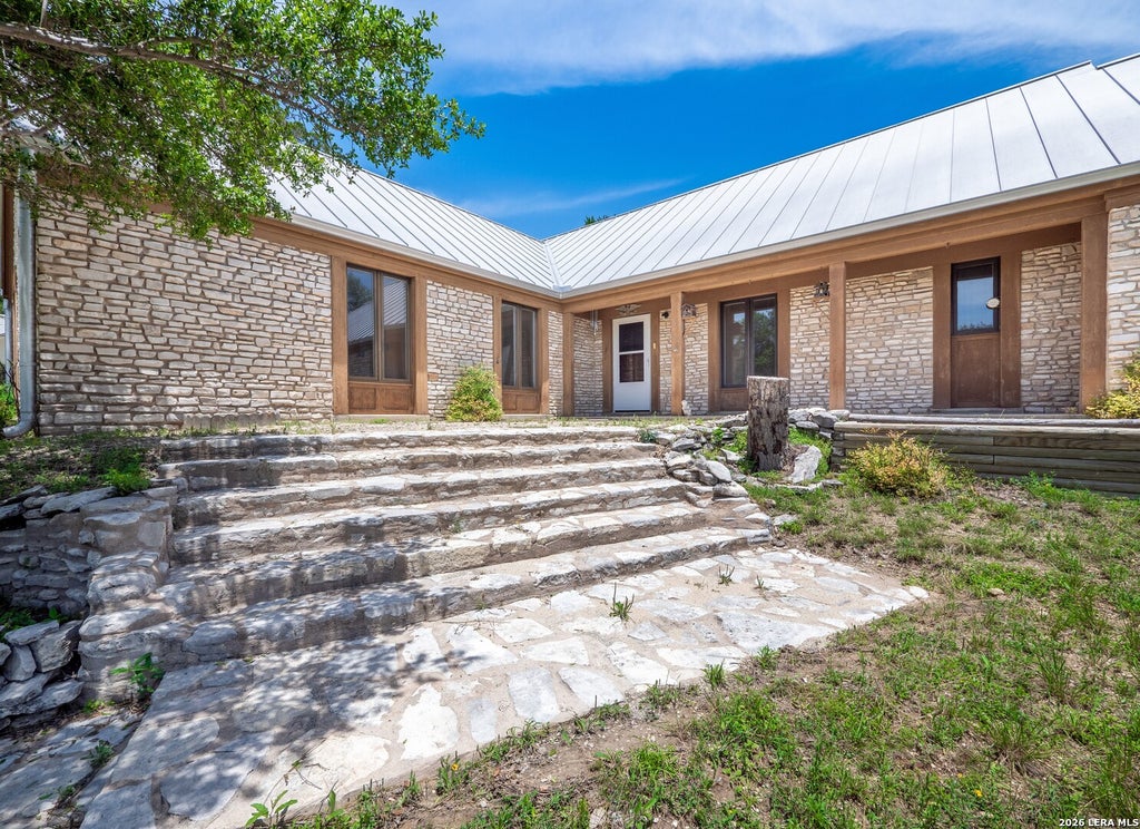 Photo of 333 Secret Valley Dr, Kerrville, TX 78028 (MLS # 1971573)