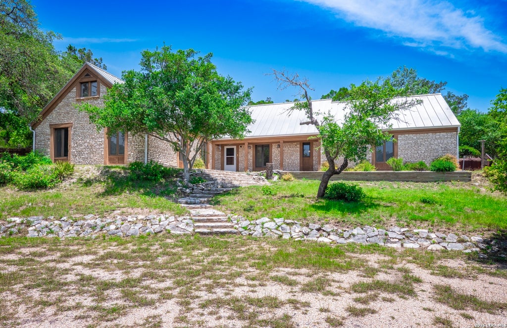 Photo of 333 Secret Valley Dr, Kerrville, TX 78028 (MLS # 1971573)