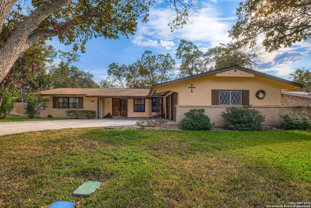 Photo of 742 Winfield, Windcrest, TX 78239 (MLS # 1924450)