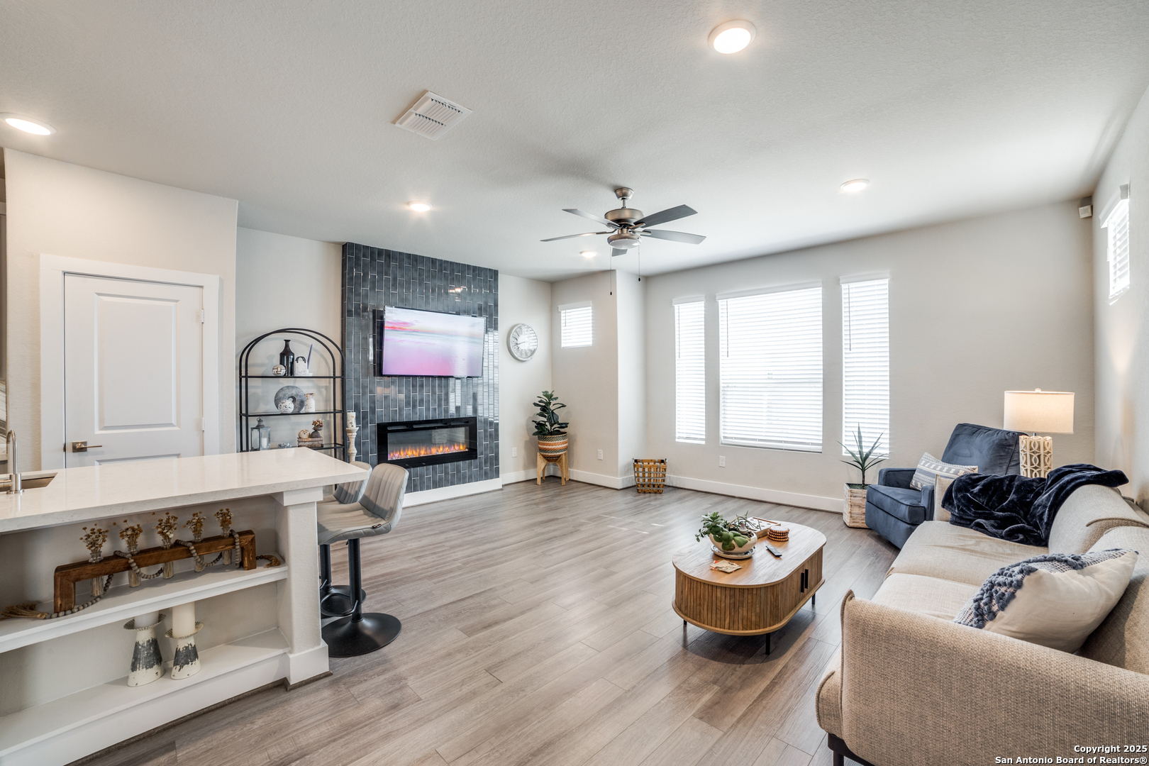 8851 Oakland UNIT 14