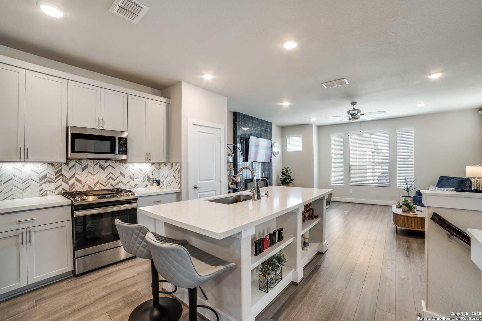 8851 Oakland UNIT 14