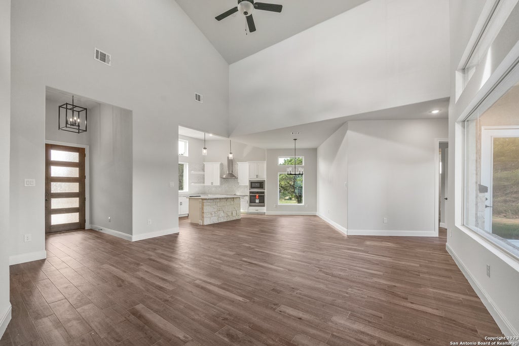 Photo of 118 Cap Rock, Horseshoe Bay, TX 78657 (MLS # 1888027)
