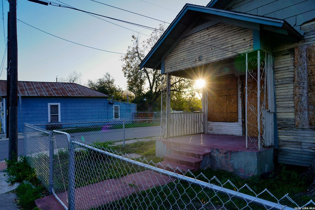 Photo of 715 S TRINITY ST, San Antonio, TX 78207 (MLS # 1941577)