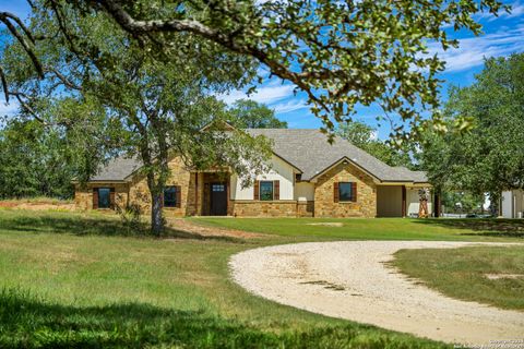 A home in Floresville