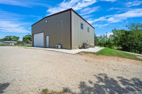 A home in Floresville