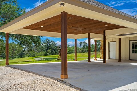 A home in Floresville