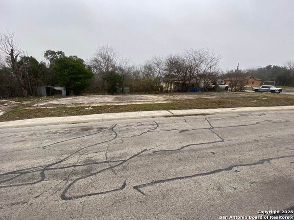 Photo of 1006 N Grimes St, San Antonio, TX 78202 (MLS # 1934810)