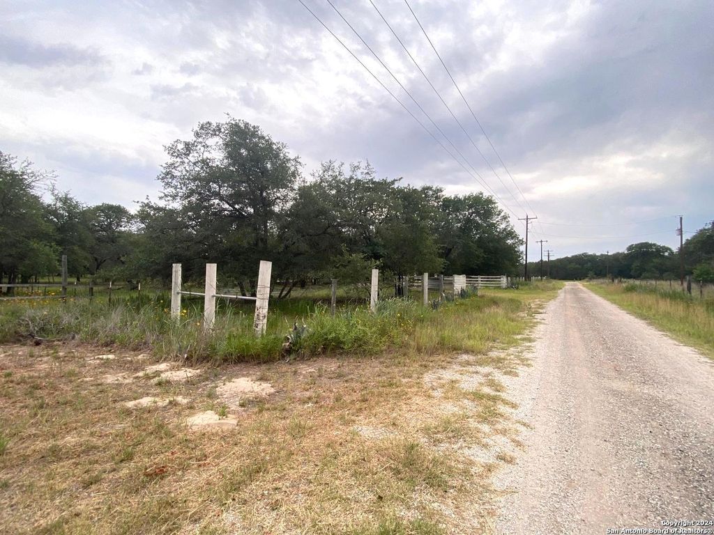 Photo of 1550 E Hickory Ln, San Antonio, TX 78264 (MLS # 1778696)