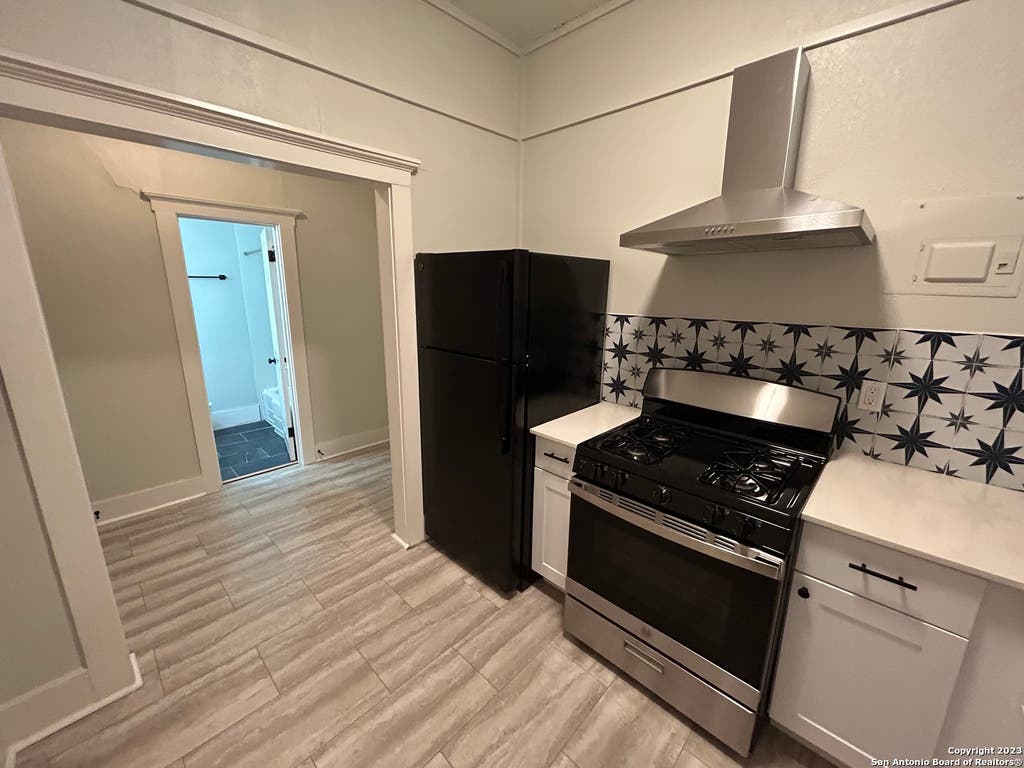 Photo of 407 E LOCUST ST 4 #4, San Antonio, TX 78212 (MLS # 2011365)