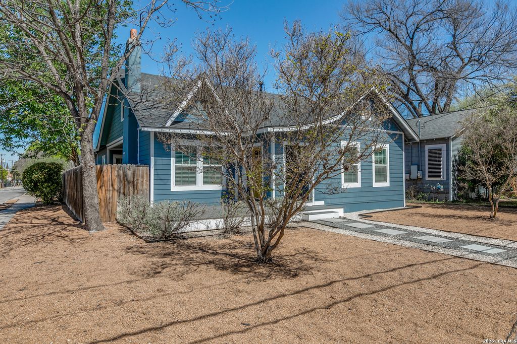 Photo of 729 W Kings Hwy, San Antonio, TX 78212 (MLS # 1950303)