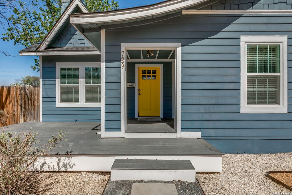 Photo of 729 W Kings Hwy, San Antonio, TX 78212 (MLS # 1950303)