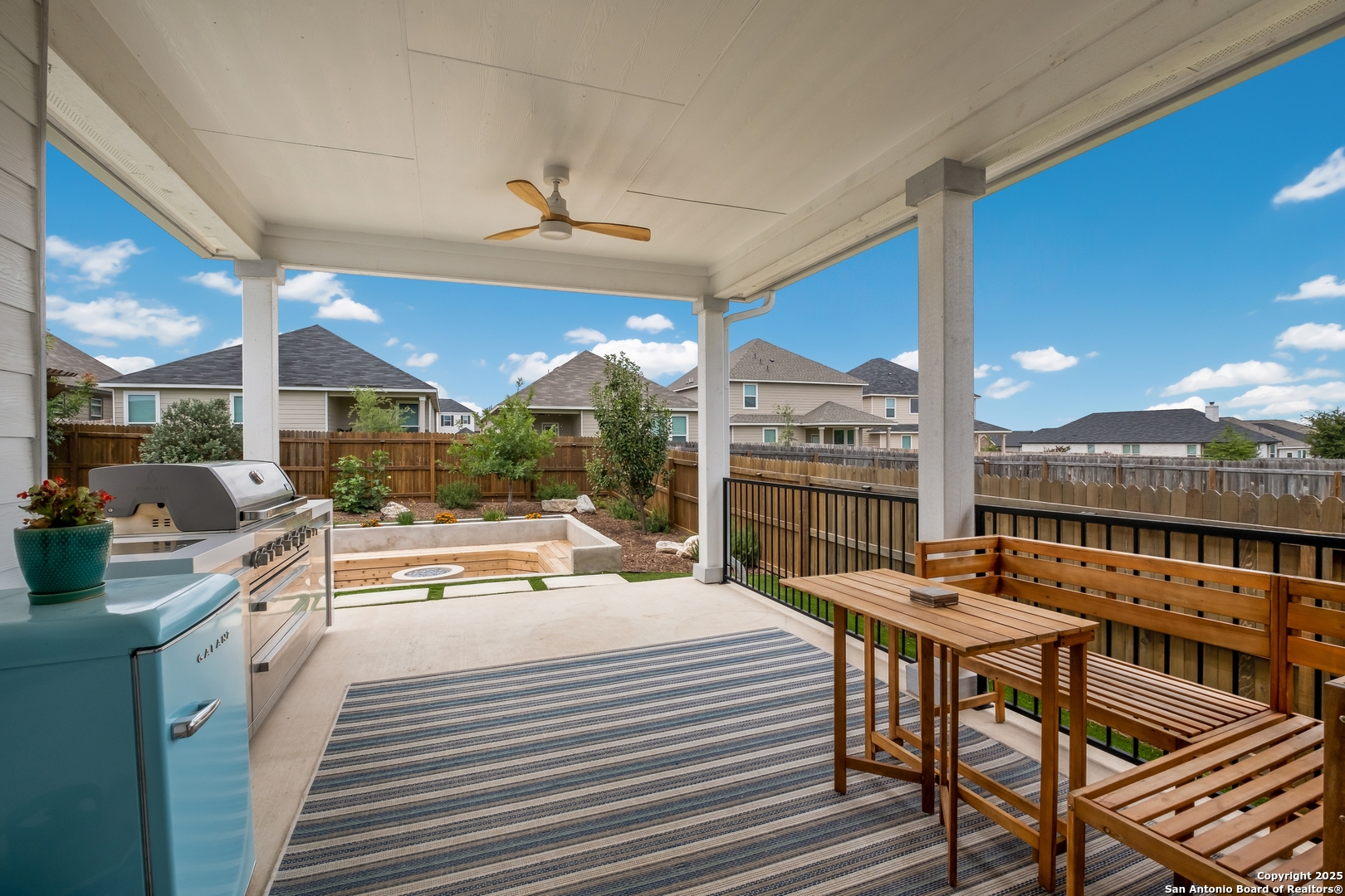 215 W Granite Shores