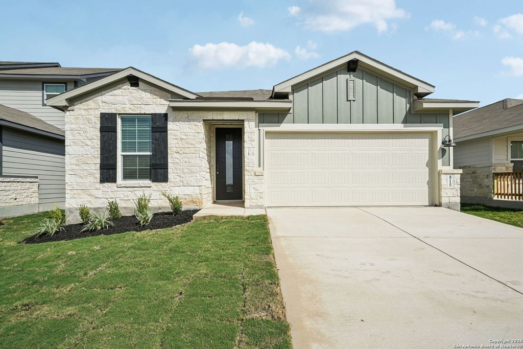 Photo of 815 Shatterhand Blvd, San Antonio, TX 78260 (MLS # 1924572)