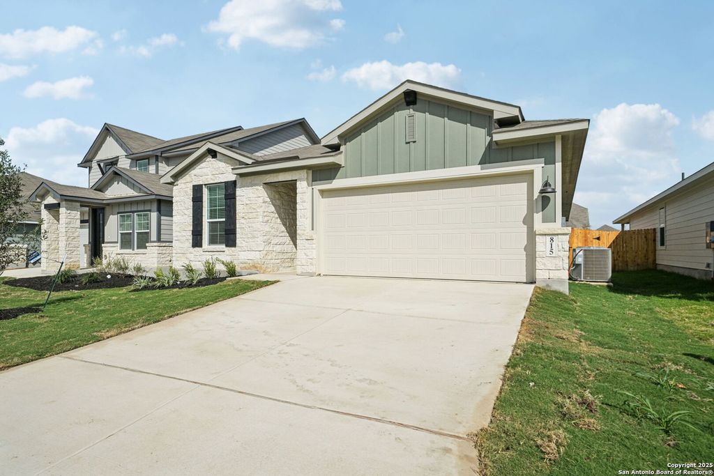 Photo of 815 Shatterhand Blvd, San Antonio, TX 78260 (MLS # 1924572)