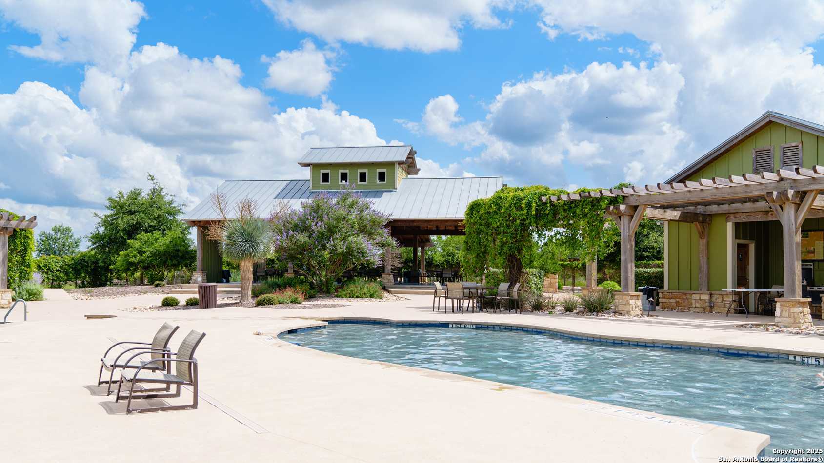 12235 Moon Pool