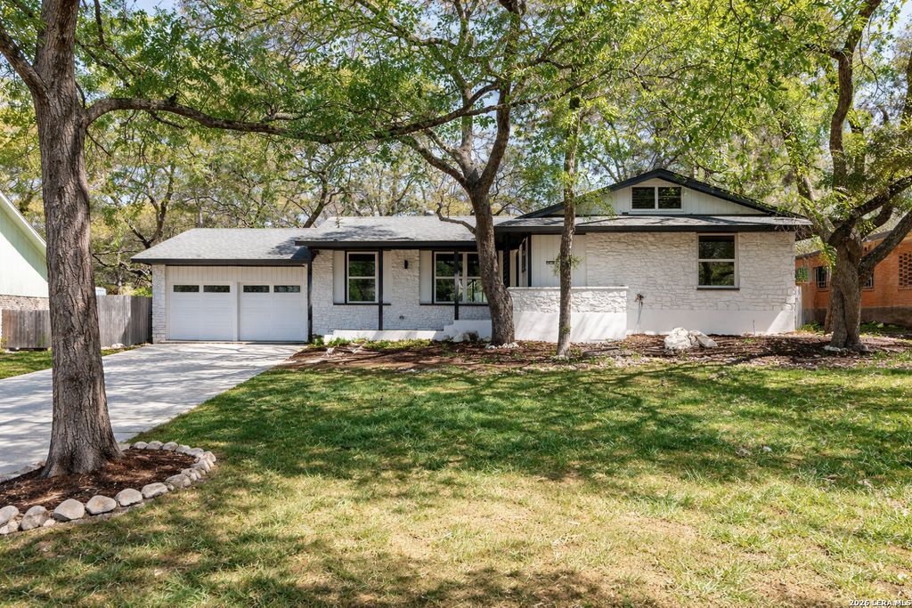 Photo of 423 Fantasia, San Antonio, TX 78216 (MLS # 1951363)