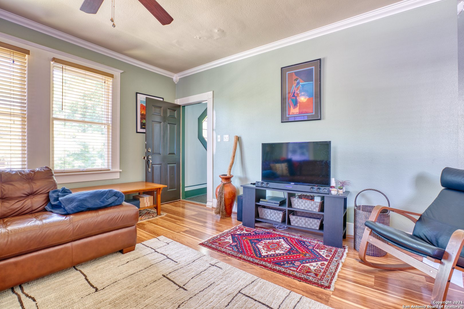 512 W CRAIG PL 3