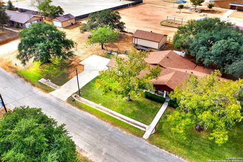 A home in Floresville