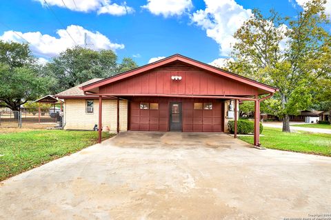 A home in Floresville