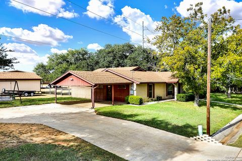 A home in Floresville