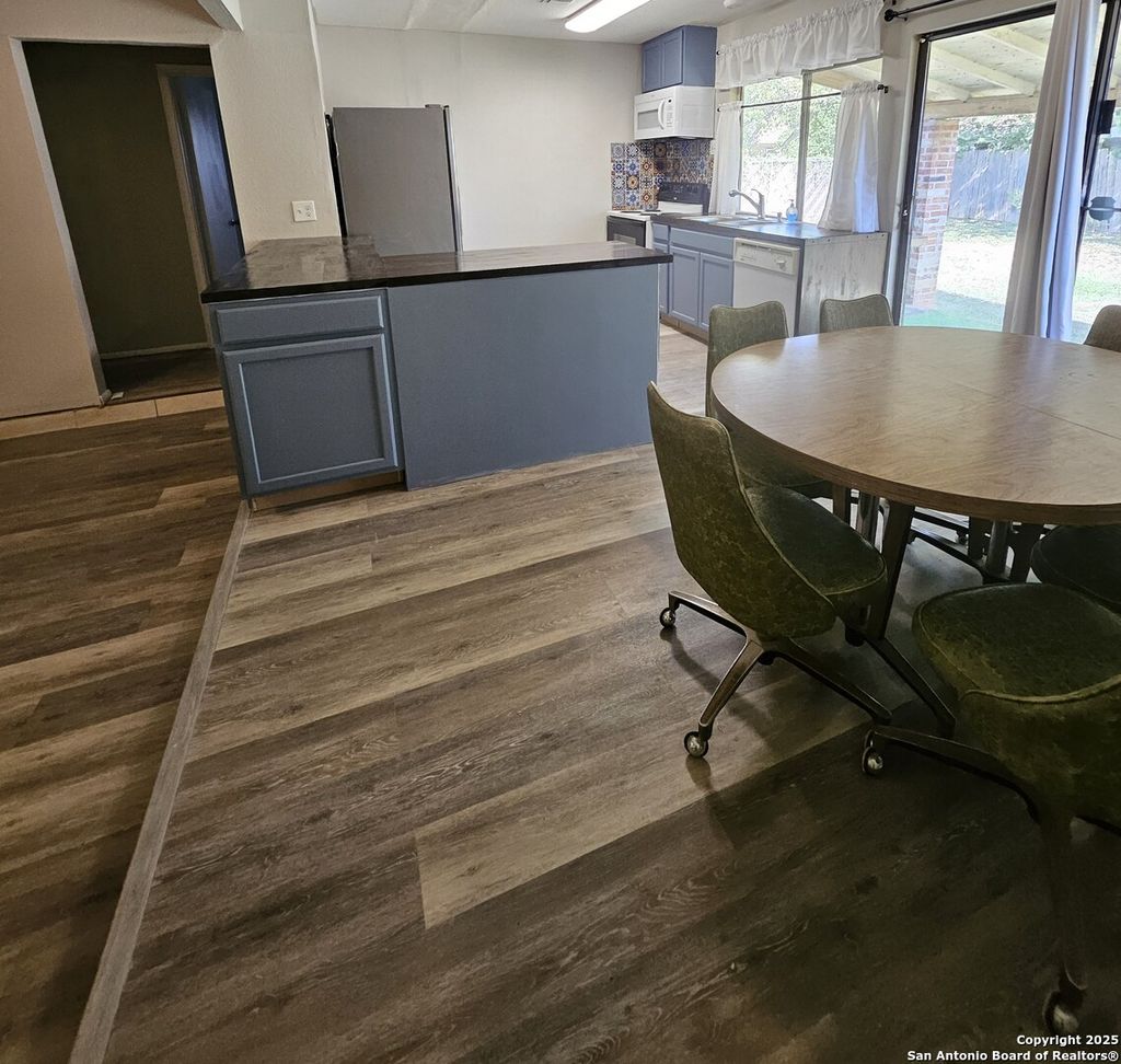 Photo of 5814 Cliffmont, San Antonio, TX 78250 (MLS # 1863185)