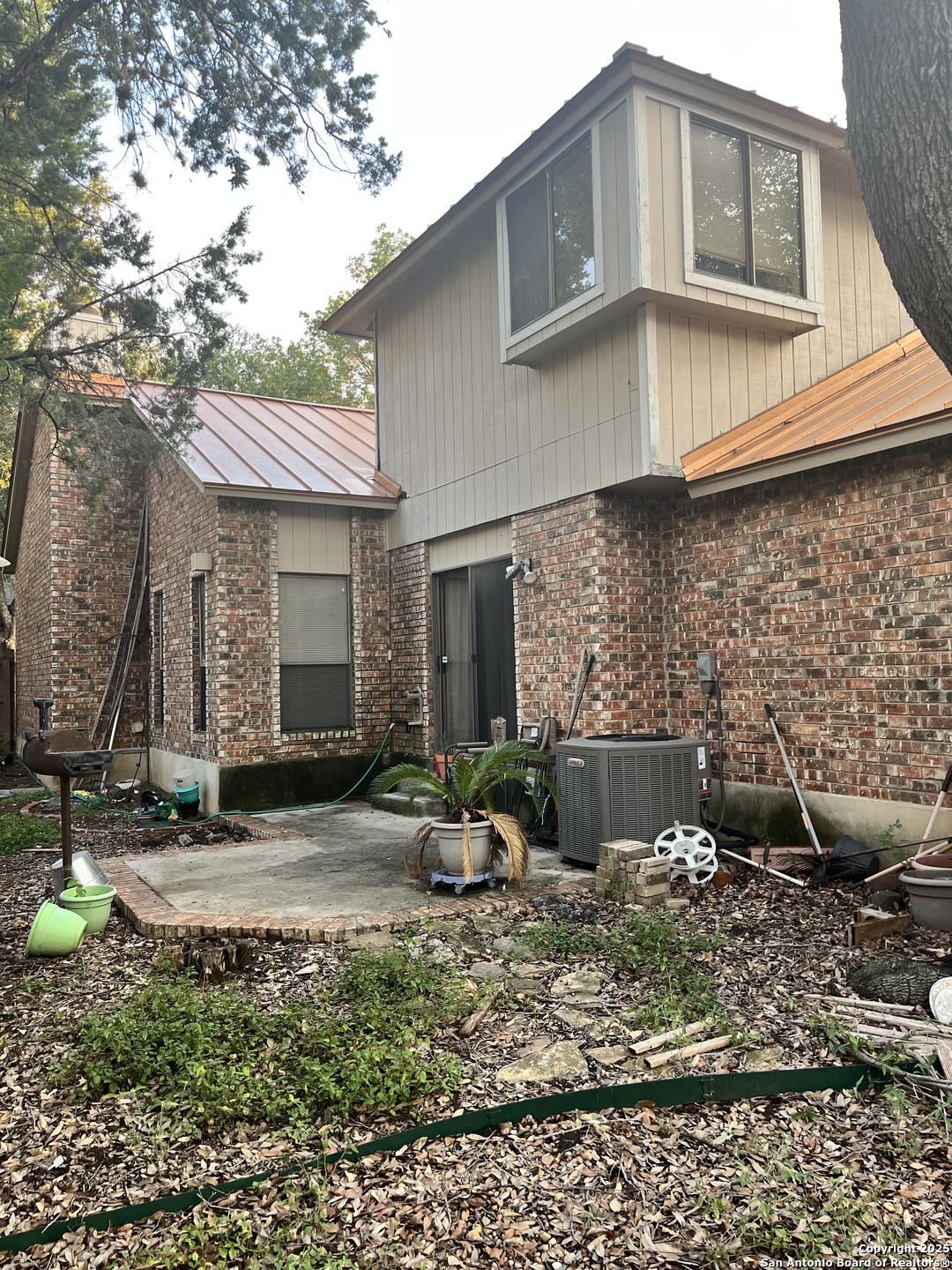 5735 Cedar