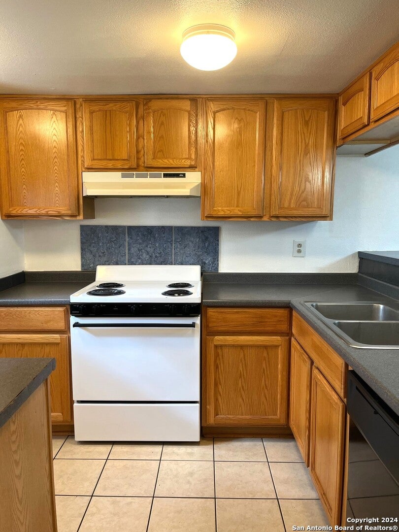 Photo of 11015 MOUNT BORACHO DR C #C, San Antonio, TX 78213 (MLS # 2019797)