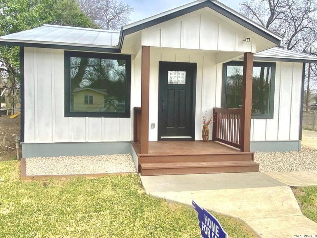 Photo of 1307 Ceralvo, San Antonio, TX 78207 (MLS # 1950951)