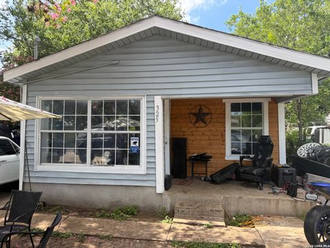 Photo of 325 Sims, San Antonio, TX 78225 (MLS # 1996557)