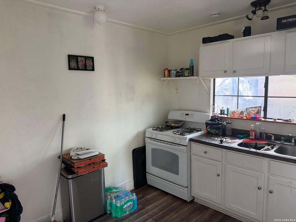 Photo of 325 Sims, San Antonio, TX 78225 (MLS # 1996557)