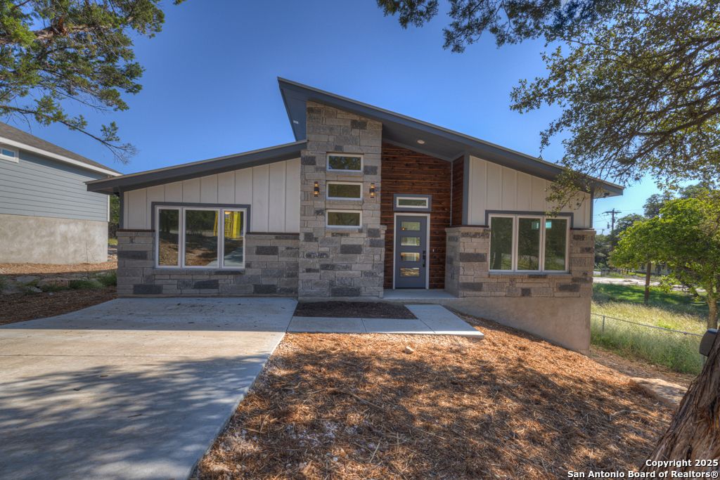 Photo of 2549 Grandview, Canyon Lake, TX 78133 (MLS # 1907287)