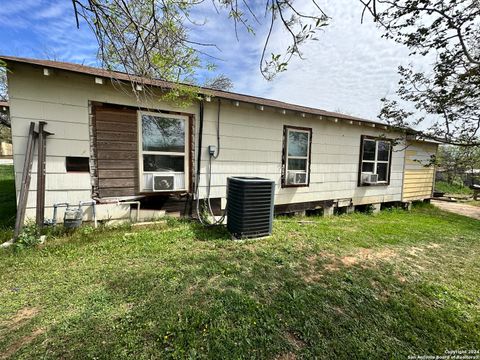 A home in Floresville