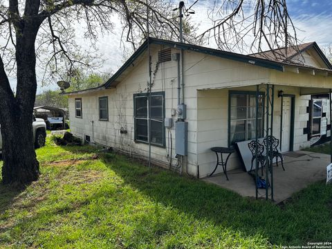 A home in Floresville