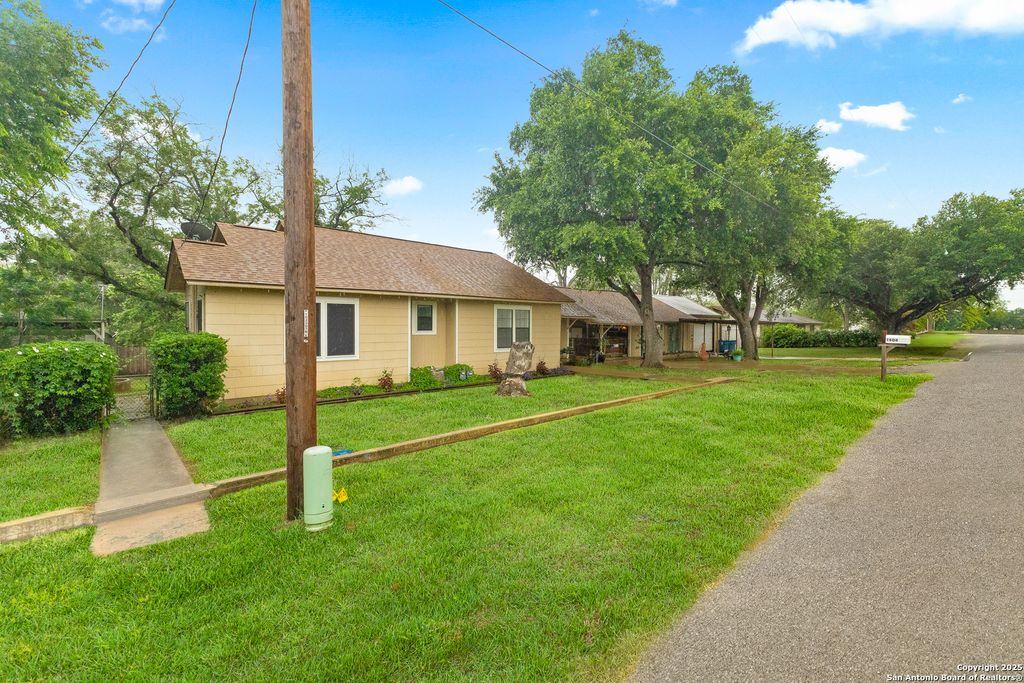 Photo of 1604 J ST, Floresville, TX 78114 (MLS # 1882656)