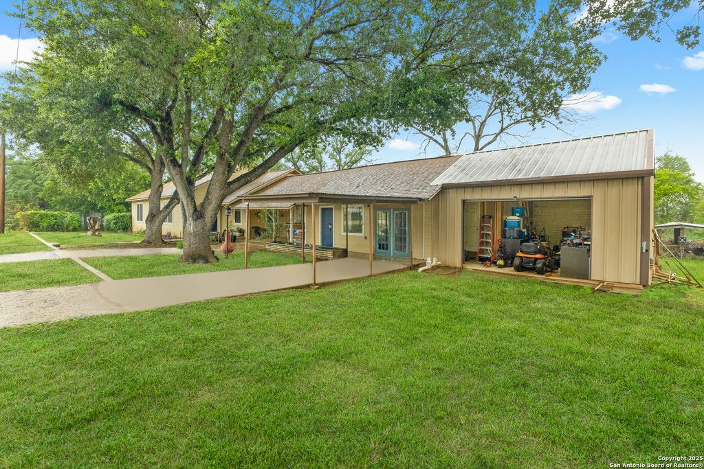 Photo of 1604 J ST, Floresville, TX 78114 (MLS # 1882656)