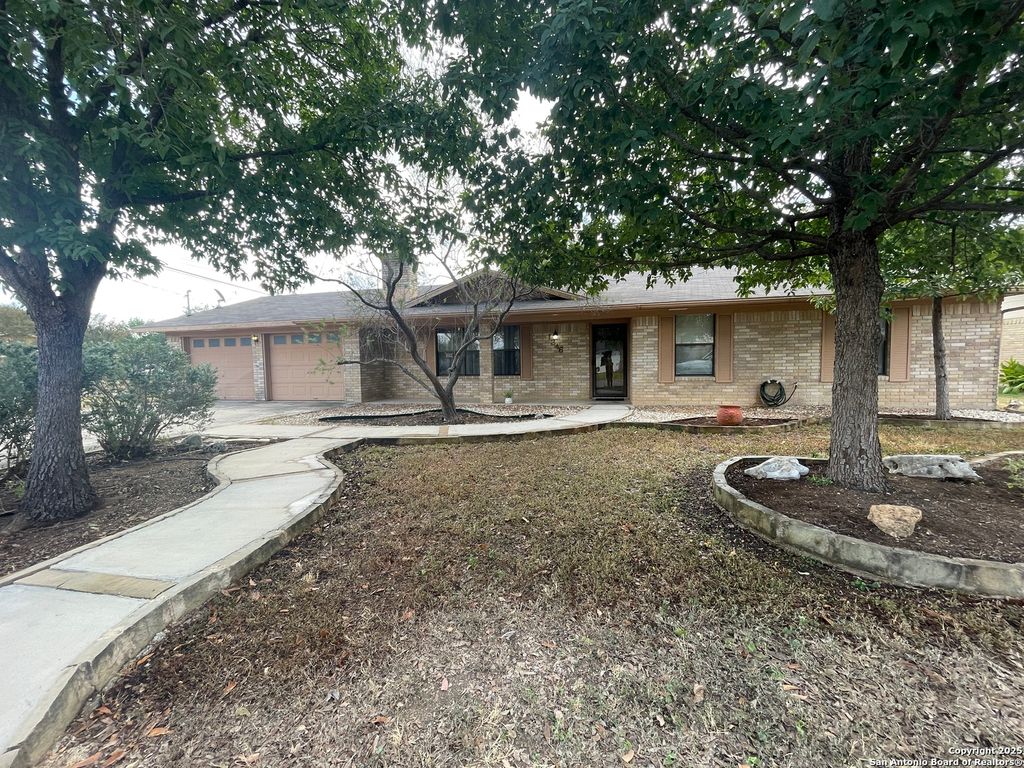 Photo of 1346 Carnation, New Braunfels, TX 78130 (MLS # 1915275)