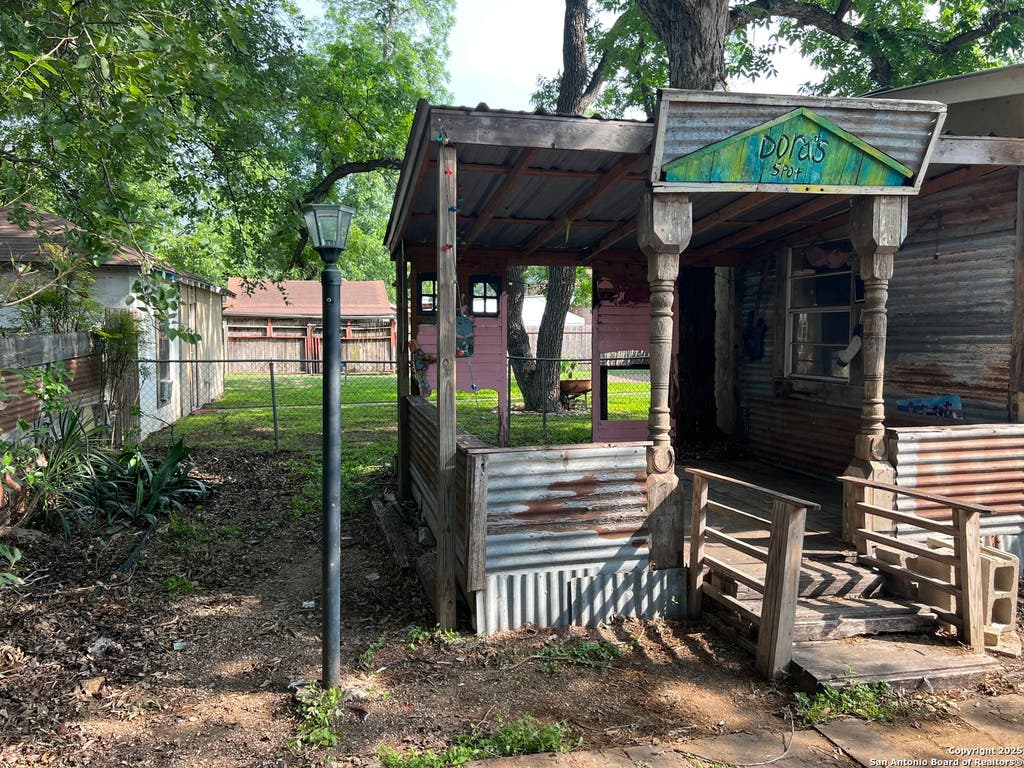 Photo of 822 N High, Uvalde, TX 78801 (MLS # 1867980)