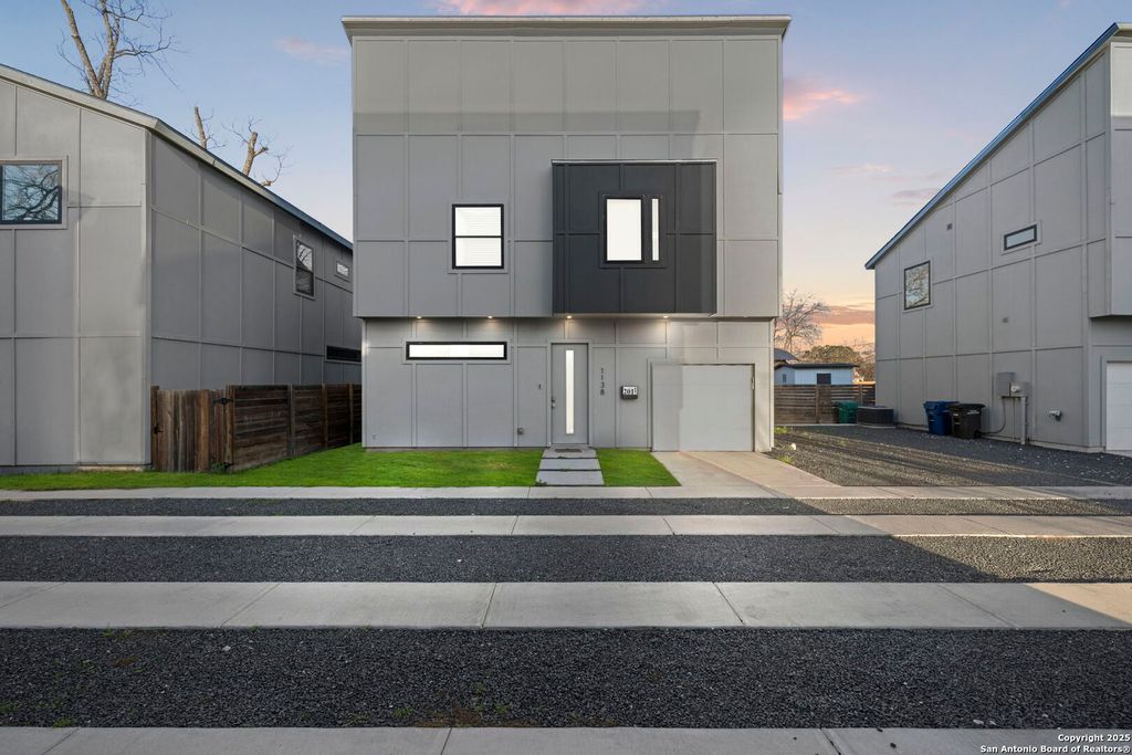 listing image 0