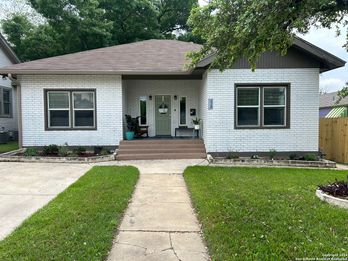 Single Family Residence at 628 W Magnolia Ave