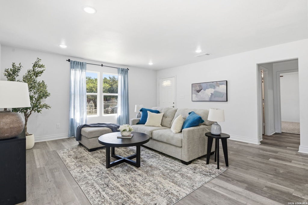 Photo of 943 S San Eduardo, San Antonio, TX 78237 (MLS # 1993181)