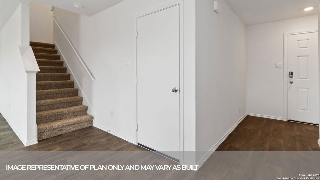 Photo of 1014 BOLD RUN, Seguin, TX 78155 (MLS # 1877343)