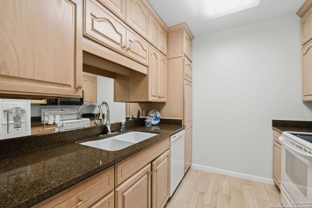 Photo of 1 Towers Park Ln 1108 #1108, San Antonio, TX 78209 (MLS # 1870322)