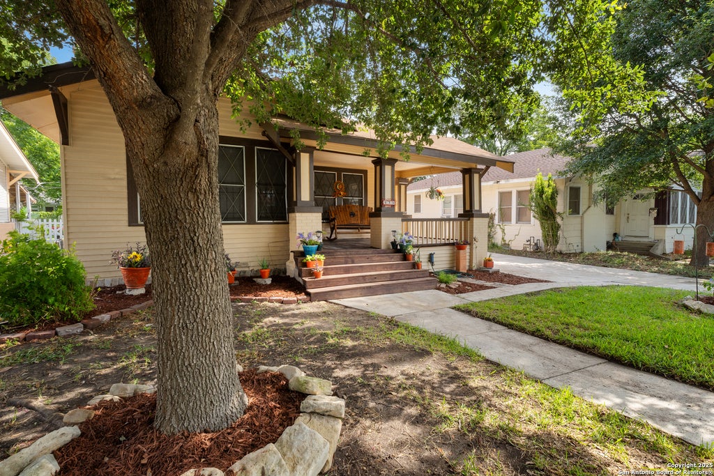 Photo of 439 E French Pl, San Antonio, TX 78212 (MLS # 2014504)