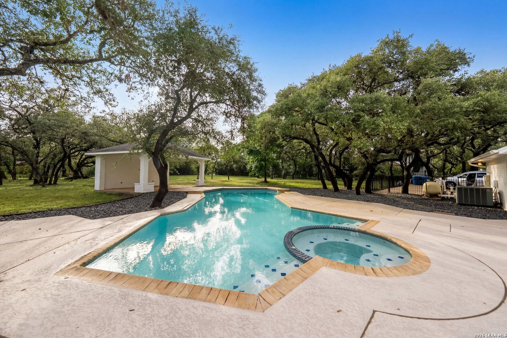 412 Cliffside Dr
