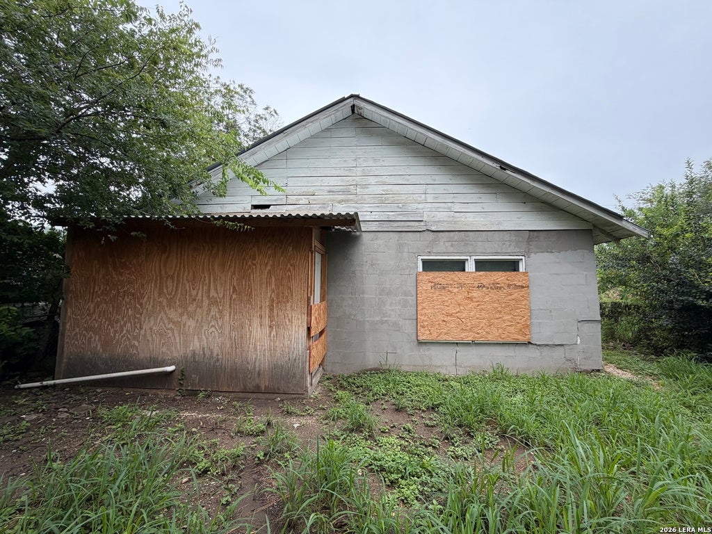 Photo of 2104 S NAVIDAD ST, San Antonio, TX 78207 (MLS # 2002802)